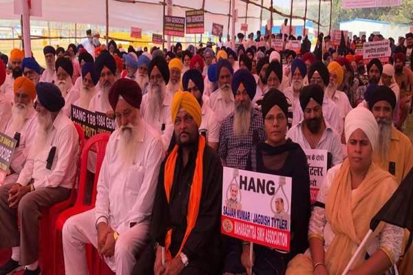 sikh sangat protested against tytler  s arrest in mumbai