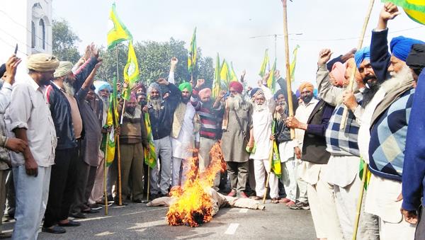 the farmers of jaitley burnt the effigy of jaitley