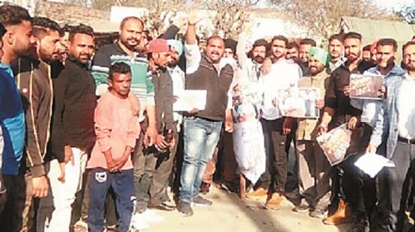 youth congressmen protested by budget