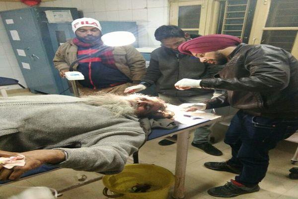 the shopkeeper was injured and robbed of five lakhs