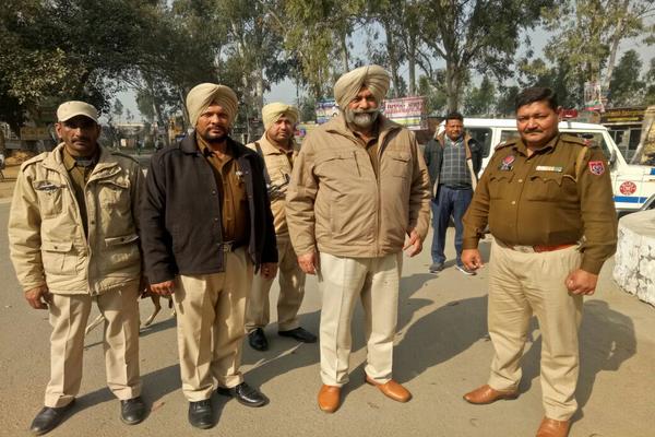 the accused who were driving the vehicle at the tip of a pistol are arrested