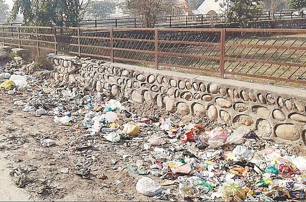 cleanliness campaign fails in surya enclave