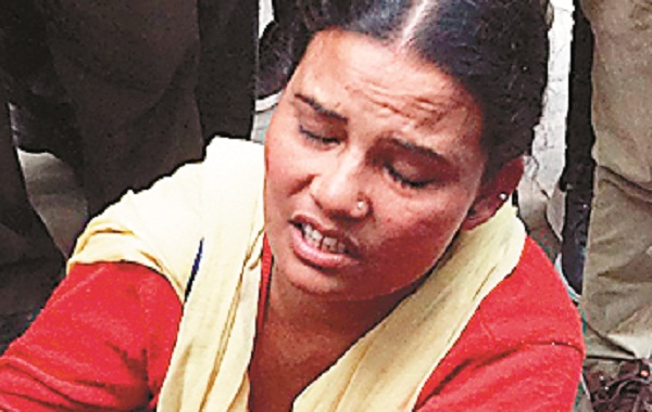 ਐੱਨ. ਆਰ. ਆਈ. ਔਰਤ ਦਾ ਪਰਸ ਚੋਰੀ ਕਰਦੀ ਕਾਬੂ