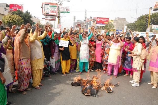 anganwadi employees flaunted the finance minister in several places