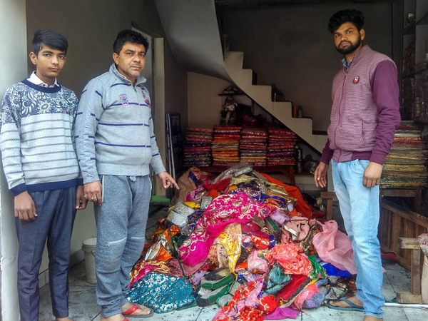 ਰੁਮਾਲਾ ਹਾਊਸ ''ਚ ਅੱਗ ਲੱਗਣ ਨਾਲ ਲੱਖਾਂ ਦਾ ਸਾਮਾਨ ਸੜ ਕੇ ਸੁਆਹ