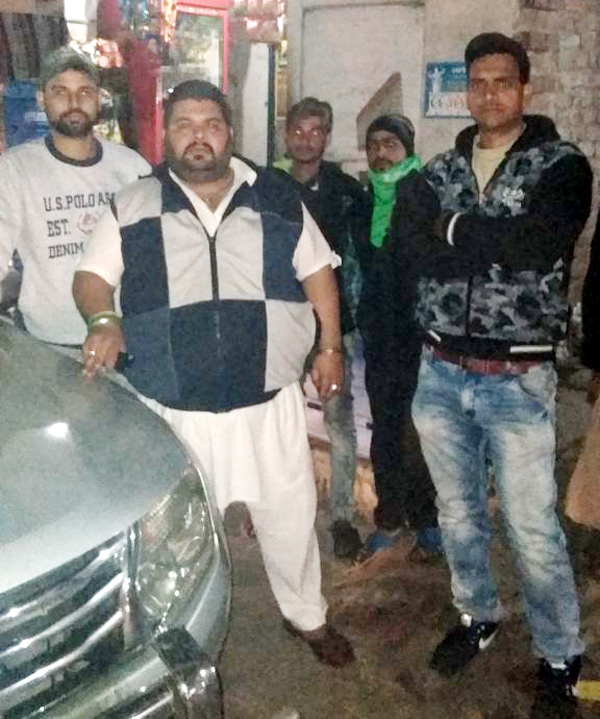 ਕਾਰ ''ਚੋਂ ਨਕਦੀ ਵਾਲਾ ਲਿਫਾਫਾ ਚੁੱਕ ਕੇ ਫਰਾਰ ਹੋਏ ਨੌਸਰਬਾਜ਼