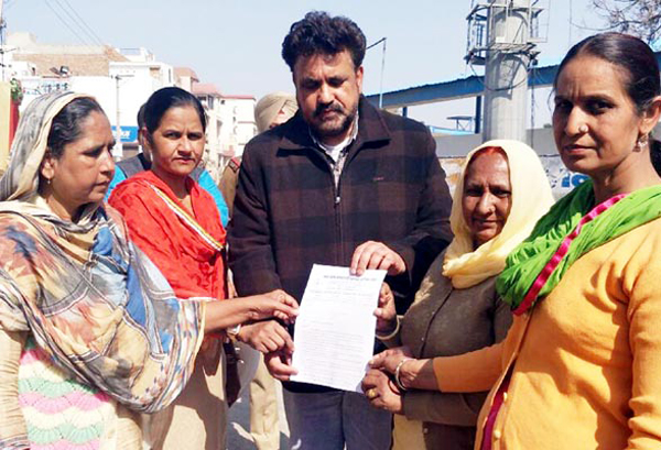 ਆਂਗਣਵਾੜੀ ਮੁਲਾਜ਼ਮਾਂ ਦਾ ਧਰਨਾ ਜਾਰੀ, ਕੀਤੀ ਨਾਅਰੇਬਾਜ਼ੀ