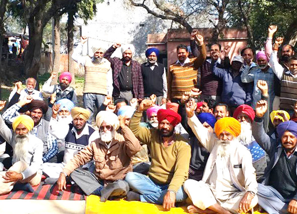 ਤਨਖਾਹ ਅਤੇ ਪੈਨਸ਼ਨ ਨਾ ਮਿਲਣ ''ਤੇ ਪਾਵਰਕਾਮ ਦੇ ਮੁਲਾਜ਼ਮਾਂ ਦਾ ਗੁੱਸਾ ਫੁੱਟਿਆ