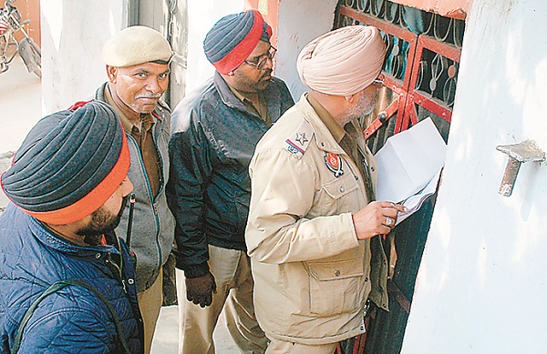 ਦੁਕਾਨ ਦੀ ਕੰਧ ਪਾੜ ਕੇ ਅੰਦਰੋਂ ਤਾਲੇ ਲਾਉਣ ''ਤੇ 4 ਵਿਰੁੱਧ ਕੇਸ ਦਰਜ