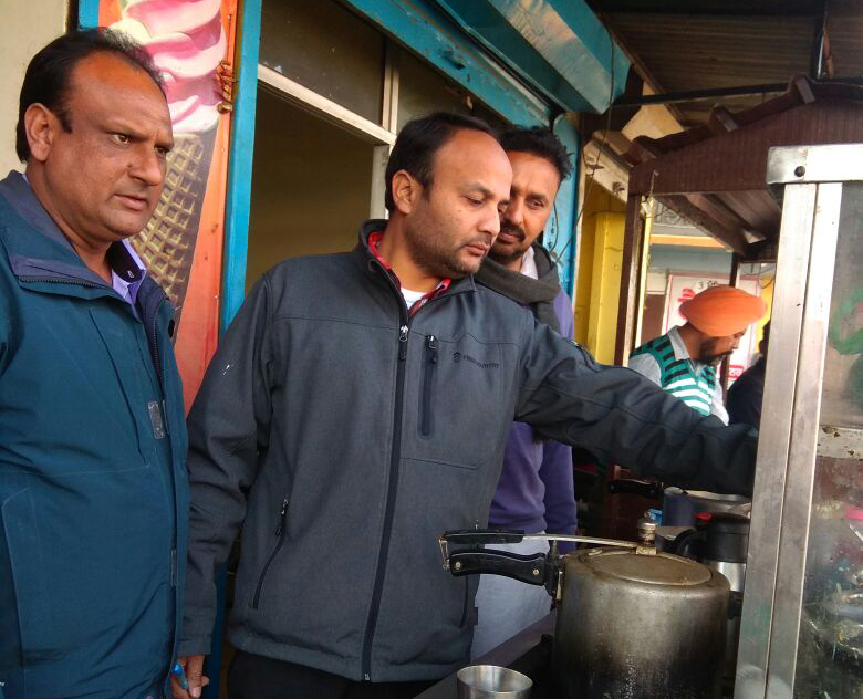 ਸਿਹਤ ਵਿਭਾਗ ਦੀ ਟੀਮ ਨੇ ਖਾਣ-ਪੀਣ ਵਾਲੀਆਂ ਵਸਤਾਂ ਦੇ ਸੈਂਪਲ ਭਰੇ