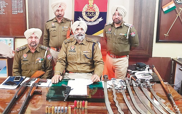 ਫਗਵਾੜਾ : ਹਮਲਾਵਰਾਂ ਨੇ ਘਰ ''ਚ ਵੜ ਕੇ ਕੀਤੇ ਫਾਇਰ