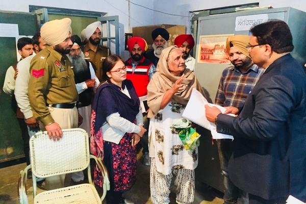 tehsil complex and s  d  m  unexpected checking of offices