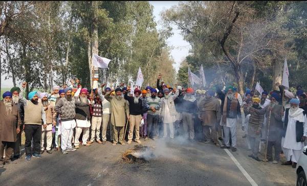 farmers laborers stopped the traffic and burnt the effigies