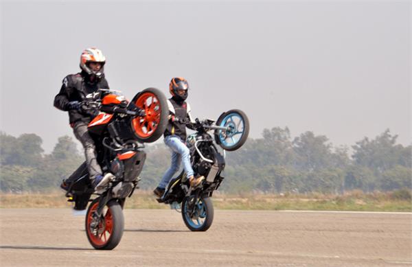 air show and bike stunt