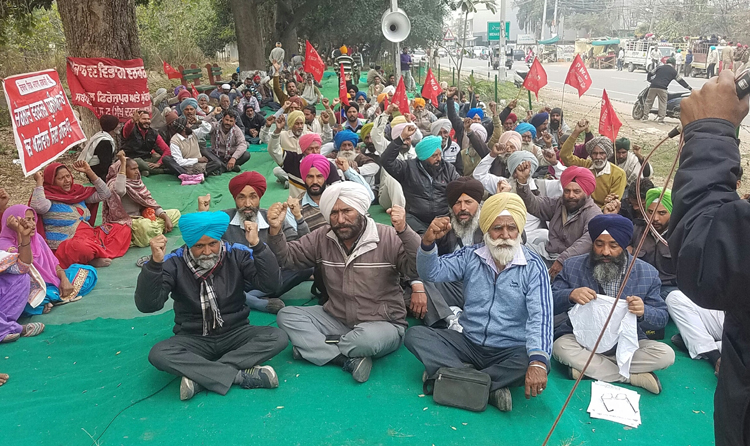 ਸੈਂਕੜੇ ਜੰਗਲਾਤ ਵਰਕਰਾਂ ਵੱਲੋਂ ਕੈਬਨਿਟ ਮੰਤਰੀ ਧਰਮਸੌਤ ਦੀ ਕੋਠੀ ਦਾ ਘਿਰਾਓ