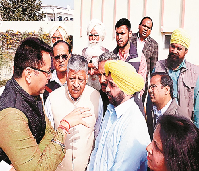 ਰੇਲ ਗੱਡੀਆਂ ਦੇ ਠਹਿਰਾਅ ਲਈ ਭਗਵੰਤ ਮਾਨ ਨੂੰ ਦਿੱਤਾ ਮੰਗ-ਪੱਤਰ