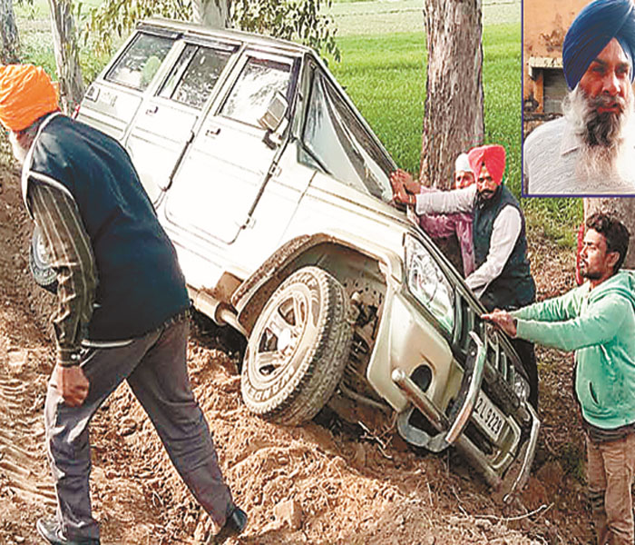 ਮੋਟਰਸਾਈਕਲ ਨੂੰ ਬਚਾਉਂਦੇ ਬਲੈਰੋ ਖੇਤਾਂ ''ਚ ਵੜੀ