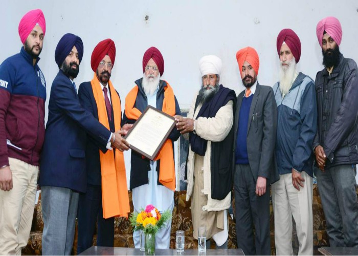 ਡਾ. ਜੋਗਿੰਦਰ ਸਿੰਘ ਕੈਰੋਂ ਬਾਬਾ ਬੁੱਢਾ ਜੀ ਕਾਲਜ ਵੱਲੋਂ ਸਨਮਾਨਿਤ