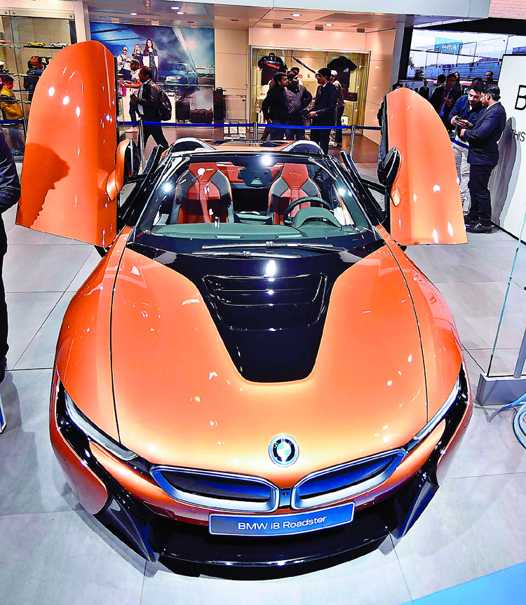 ਸਿਰਫ 4.6 ਸੈਕਿੰਡ 'ਚ 0 ਤੋਂ 100 ਦੀ ਸਪੀਡ ਫੜੇਗੀ BMW ਦੀ ਨਵੀਂ i8 Roadster