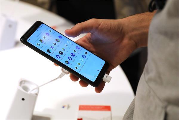 google pixel 2 users report warming phones and shortened battery life