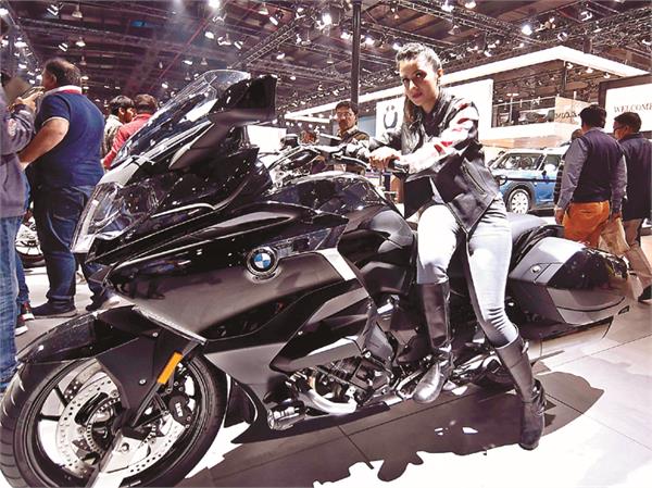 auto expo 2018 bmw showcase powerful cruiser bike