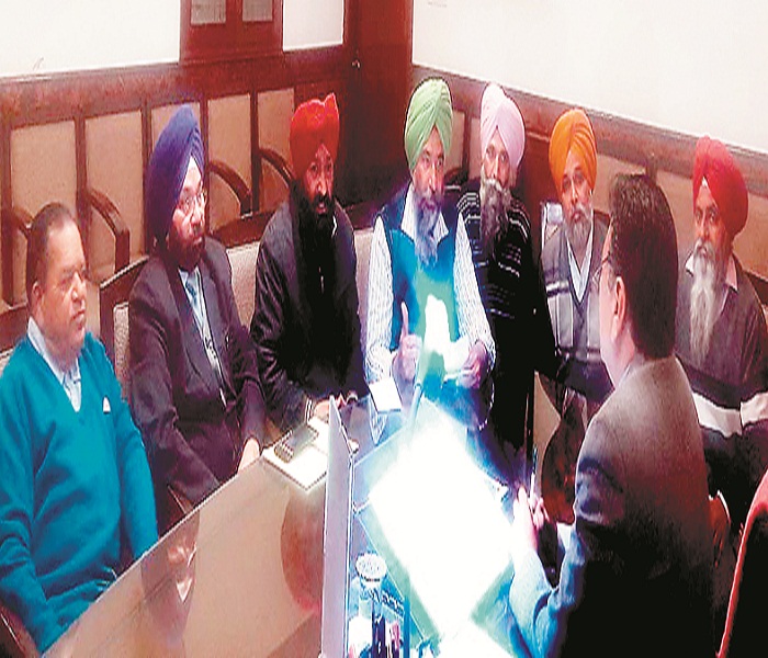 ਬਿਜਲੀ ਕਾਮੇ ਕਾਲੇ ਚੋਲੇ ਪਾ ਕੇ ਮੁੱਖ ਦਫਤਰ ਸਾਹਮਣੇ ਕਰਨਗੇ ਮੁਜ਼ਾਹਰਾ