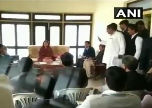 maneka gandhi abused the officer