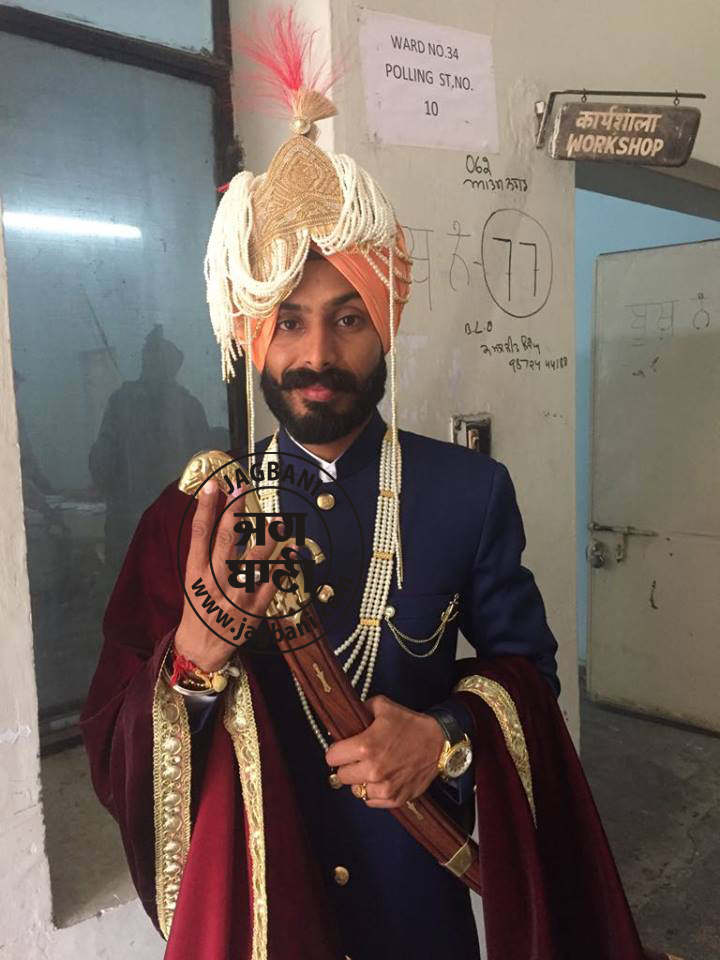 ਲੁਧਿਆਣਾ ਚੋਣਾਂ : ਫੇਰੇ ਲੈਣ ਤੋਂ ਪਹਿਲਾਂ ਵੋਟ ਪਾਉਣ ਆਇਆ ਲਾੜਾ