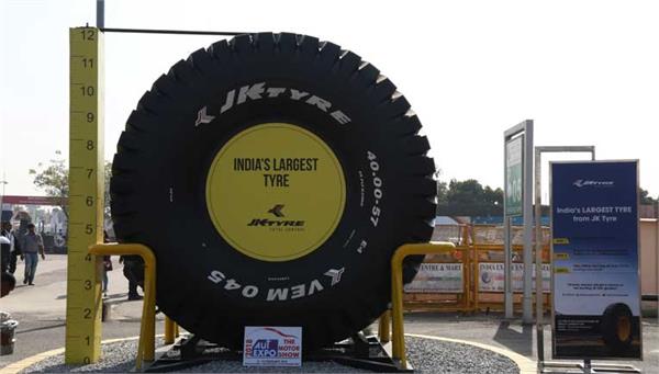 jk tyre showcases india  s largest tyre at auto expo 2018