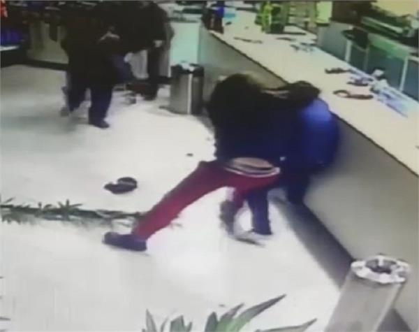 italy  robbers   sushi  restaurant