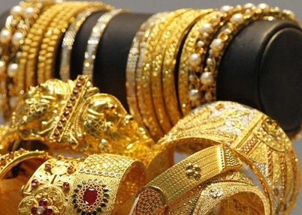 private bus  gold  ornaments