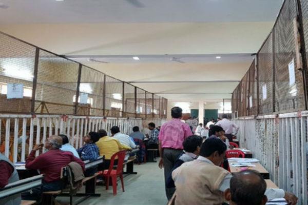 mp bypolls live voting underways on kolaras and mungaoli seat