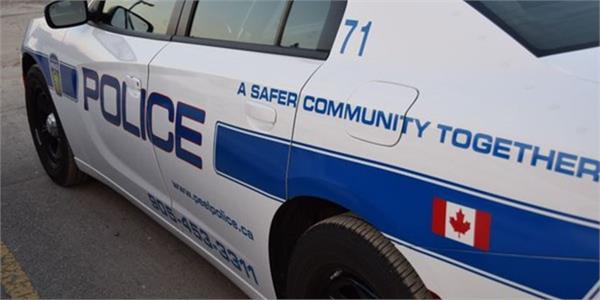 man robbed at gunpoint near brampton plaza