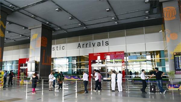 33 indians and 121 pakistanis united states sent back