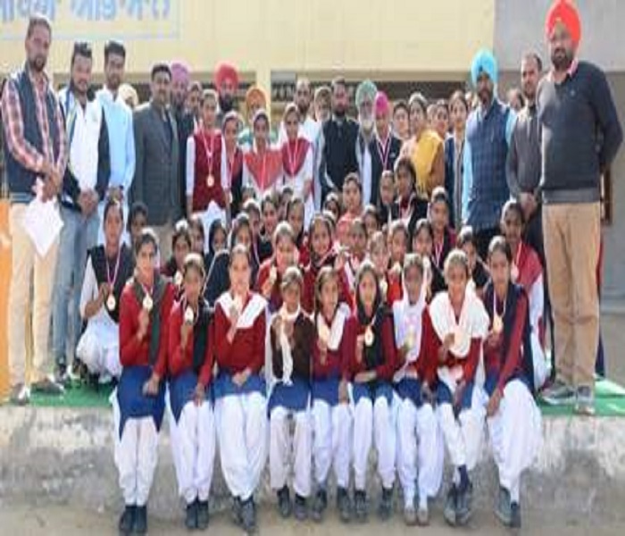 ਸ਼ਹੀਦ ਭਗਤ ਸਿੰਘ ਸਪੋਰਟਸ ਕਲੱਬ ਬਰ੍ਹੇ ਵੱਲੋਂ ਵਿਦਿਆਰਥੀਆਂ ਦਾ ਸਨਮਾਨ