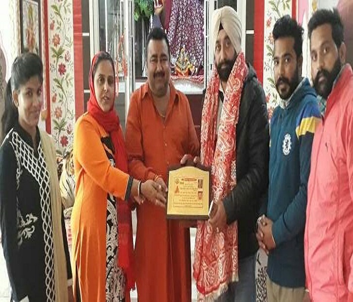 ਬੇਟੀ ਬਚਾਓ ਸੇਵਾ ਸੰਭਾਲ ਸੰਸਥਾ ''ਚ ਪੁੱਜੇ ਬੀ. ਡੀ. ਪੀ. ਓ. ਦਾ ਕੀਤਾ ਸਵਾਗਤ