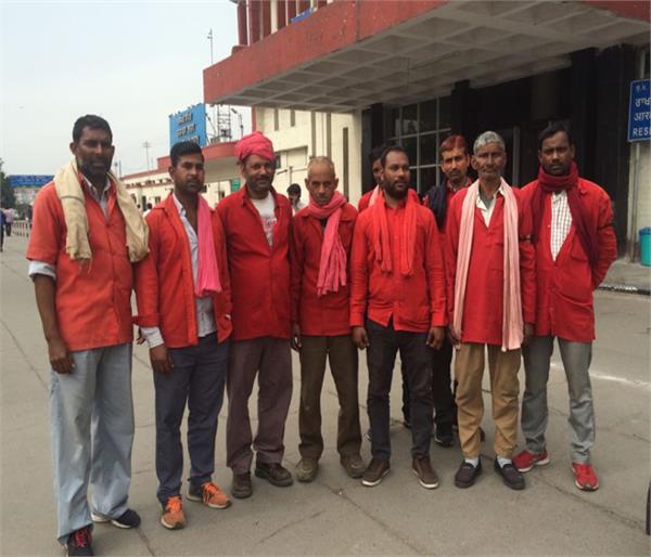 railway station kuli strike