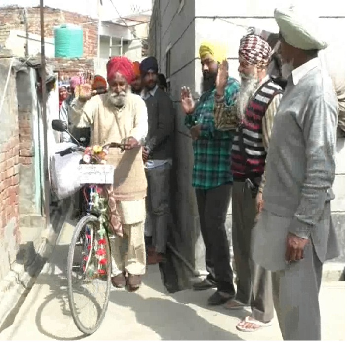 ਕੁਰਾਹੇ ਪੈ ਰਹੀ ਨੌਜਵਾਨ ਪੀੜੀ ਨੂੰ ਸਹੀ ਸੇਧ ਦੇਣ ਲਈ 70 ਸਾਲ ਦੇ ਬਜ਼ੁਰਗ ਨੇ ਵਿੱਢੀ ਮੁਹਿੰਮ
