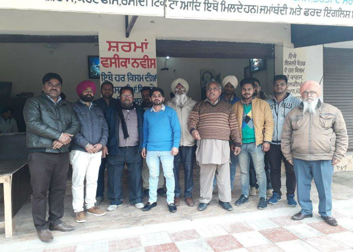 ਝਬਾਲ ਦੇ ਵਸੀਕਾ ਨਵੀਸ ਯੁਨੀਅਨ ਵੱਲੋਂ ਕੰਮਕਾਰ ਠੱਪ ਕਰਕੇ ਕੀਤੀ ਮੁਕੰਮਲ ਹੜਤਾਲ