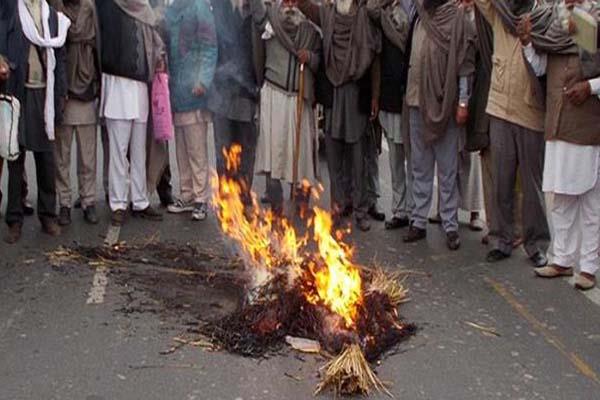 protest against captain   modi government