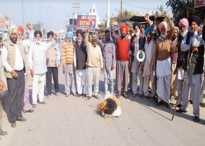 ਕਿਸਾਨੀ ਮੰਗਾਂ ਨੂੰ ਲੈ ਕੇ ਮੋਦੀ ਤੇ ਪੰਜਾਬ ਸਰਕਾਰ ਦੀ ਪੁਤਲੇ ਫੂਕੇ