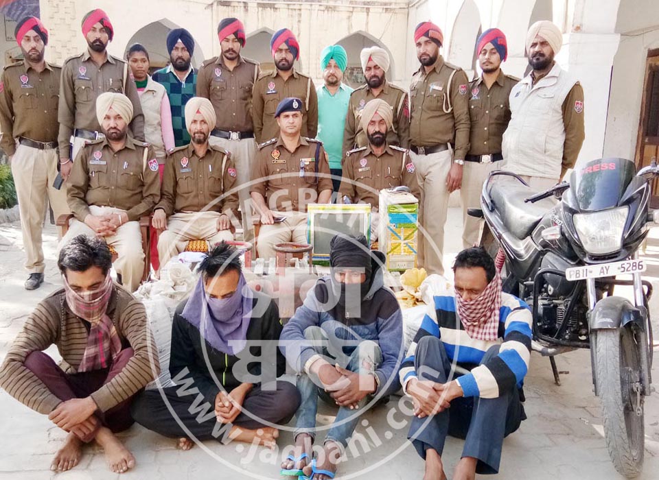 ਚੋਰਾਂ ਦਾ ਗਿਰੋਹ ਕਾਬੂ, ਵੱਡੀ ਮਾਤਰਾ ''ਚ ਚੋਰੀ ਦਾ ਸਾਮਾਨ ਬਰਾਮਦ