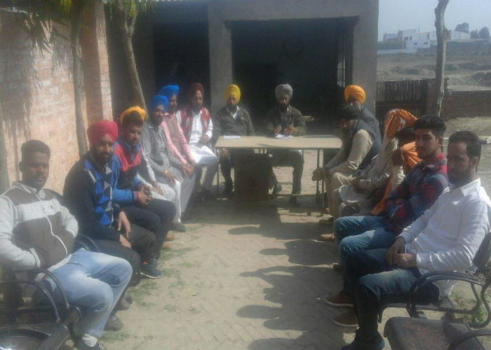 ਬੀ. ਡੀ. ਪੀ. ਓ. ਗੰਡੀਵਿੰਡ ਨੇ ਇਲਾਕੇ ਦੇ ਦੁਕਾਨਦਾਰਾਂ ਨਾਲ ਕੀਤੀ ਮੀਟਿੰਗ