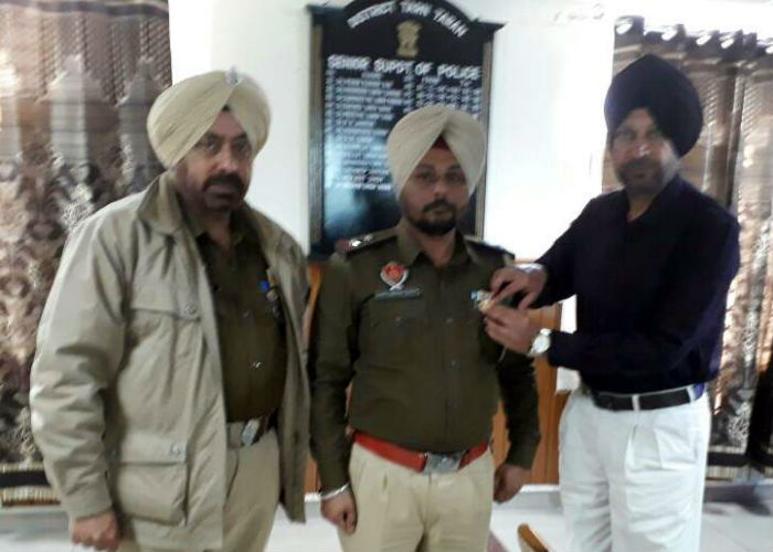 ਐੱਸ. ਐੱਚ. ਓ ਗੁਰਚਰਨ ਸਿੰਘ ਨੂੰ ਕੀਤਾ ਸਨਮਾਨਿਤ