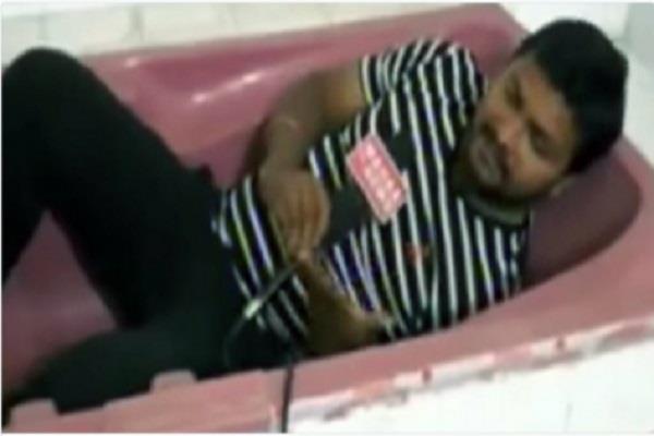 sridevi  reporter   reporting in bathtub