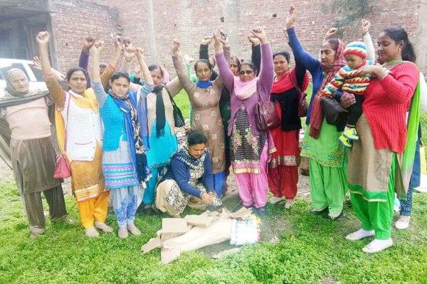 anganwari workers and helpers embossed the statue of finance minister