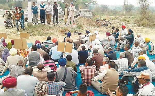 sangharsh committee protest against illegal mining