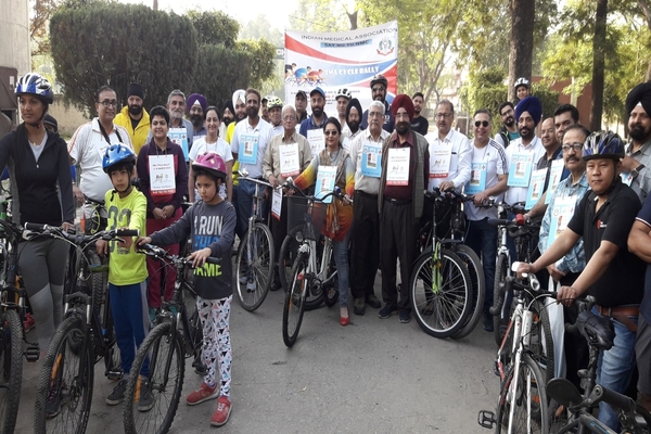 ਰਾਸ਼ਟਰੀ ਮੈਡੀਕਲ ਕਮਿਸ਼ਨ ਬਿੱਲ ਦਾ ਵਿਰੋਧ, ਸੜਕਾਂ ''ਤੇ ਉੱਤਰੇ ਡਾਕਟਰ