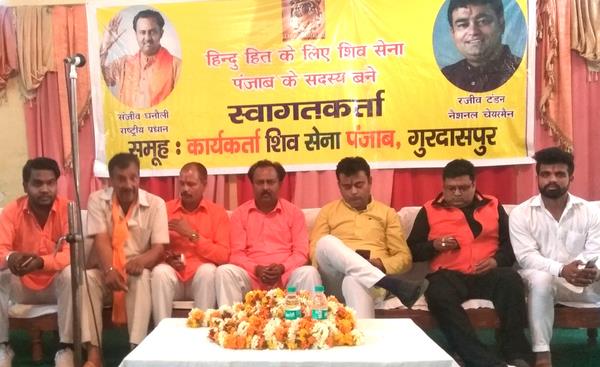 the issue of clash between shiv sena leaders was scared