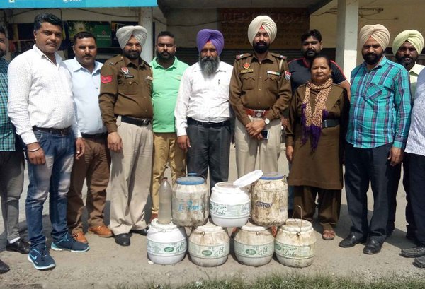 ਐਕਸਾਈਜ਼ ਵਿਭਾਗ ਵੱਲੋਂ ਸੁਨਈਆ ਤੇ ਖਤੀਬ ''ਚ ਛਾਪੇ, ਭਾਰੀ ਮਾਤਰਾ ''ਚ ਲਾਹਣ ਬਰਾਮਦ